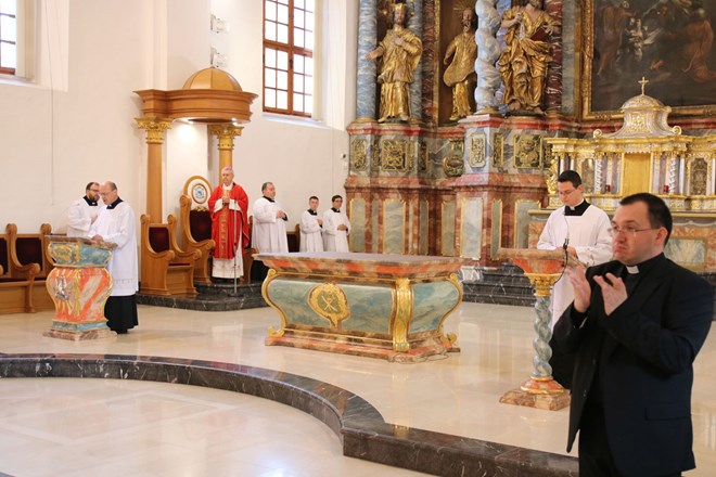 U molitvi i sabranosti u varaždinskoj katedrali slavljeni obredi Muke Gospodnje